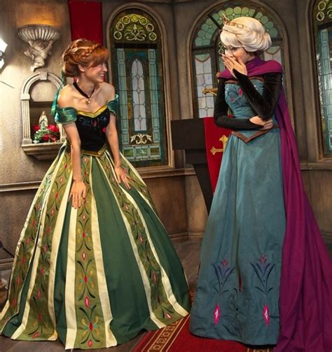 Anna and Elsa come to life: The best Halloween costumes of the year ...