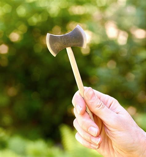 Mini Axe-Throwing Game - Lee Valley Tools