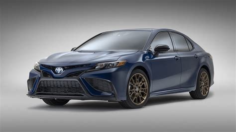 2023 Toyota Camry Hybrid: Choosing the Right Trim - Autotrader