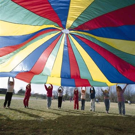 You played with this giant rainbow parachute in P.E. | Educação musical ...