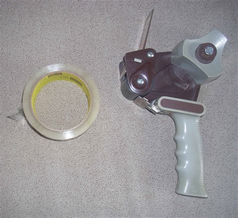 How to thread a packing tape gun | eHow UK