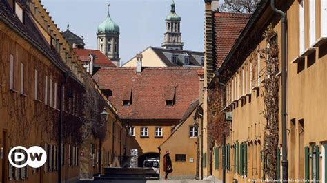 Germany's Fuggerei is world's oldest social housing project – DW – 05 ...