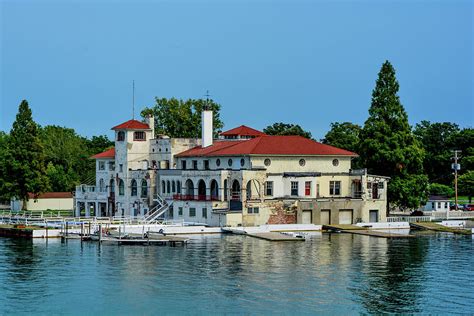 Detroit Yacht Club Photograph by Dawn Flannery - Pixels