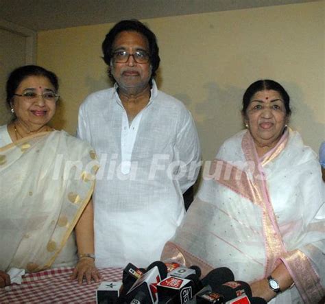 Lata Mangeshkar with family attending press conference at their ...