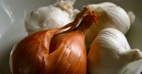 What Causes Nasty Garlic Breath? Science Has the Answer