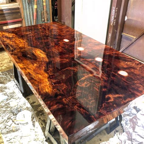 Redwood Table With Epoxy Resin Finish - Etsy | Table de résine, Meubles ...