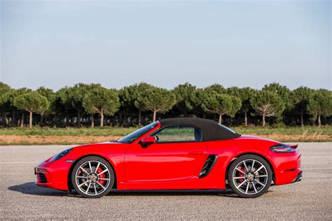 2017 Porsche 718 Boxster Fully Revealed with Turbo Flat-Four Engines