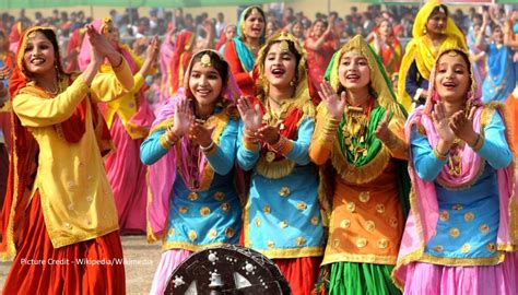 Indian Art and Craft - Giddha Dance - Atyutka Art and Craft