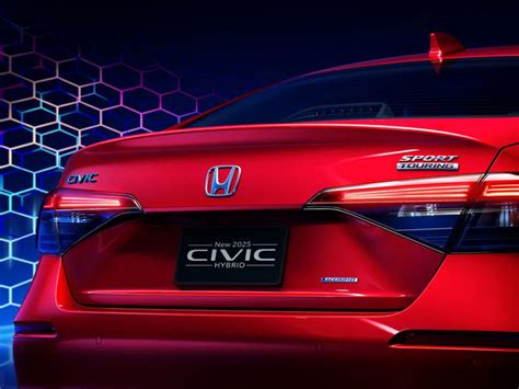 2025 Honda Civic Revealed in Hybrid Form with Cool New Wheels