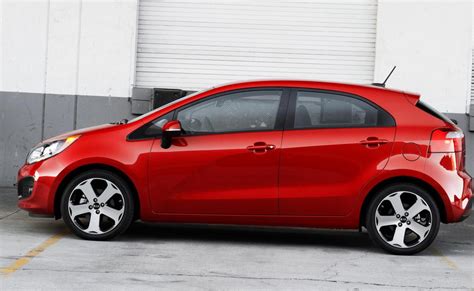 KIA Rio Hatchback Photos and Specs. Photo: KIA Rio Hatchback ...