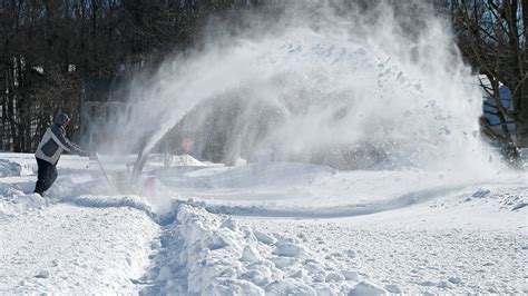 2 men die after snow blowing in Canton, Rochester Hills