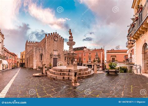 Piazza Duomo in Taormina, Sicily, Italy Stock Image - Image of piazza ...