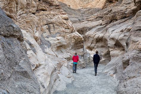 Hiking Mosaic Canyon in Death Valley | Earth Trekkers