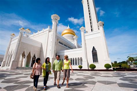 The Sultan's Palace in BRUNEI, known as the Istana Nural Iman, is the ...