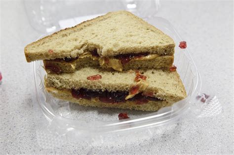 Peanut butter and jelly sandwiches add 33 minutes to your life, per new ...