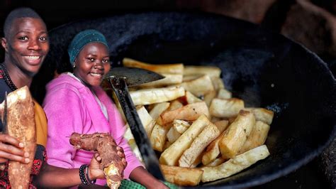 CHEAPEST Ugandan street food / MOST Popular Ugandan BREAKFAST / Cassava ...