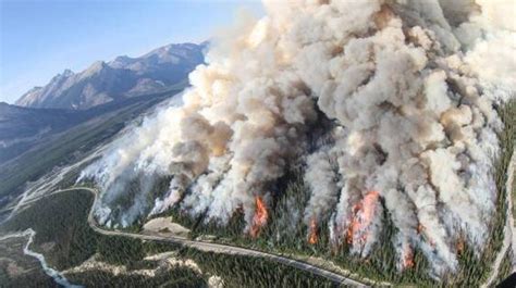 Spreading Creek Wildfire Rips Through Banff National Park (PHOTOS ...