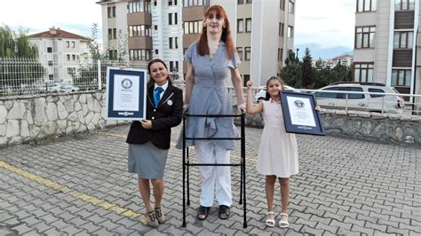 World's Tallest Woman Takes Her First Ever Flight