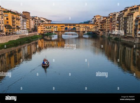 Ponte Vecchio bridge in Florence at night Stock Photo - Alamy