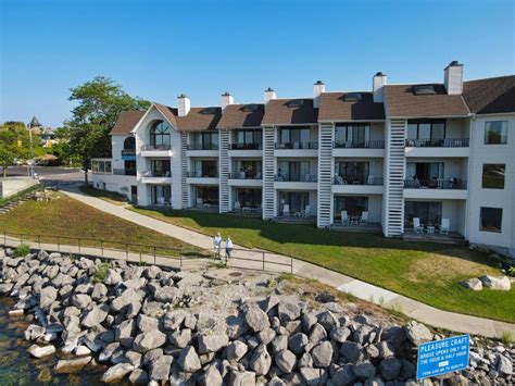 223 Edgewater Inn, Charlevoix (updated prices 2024)