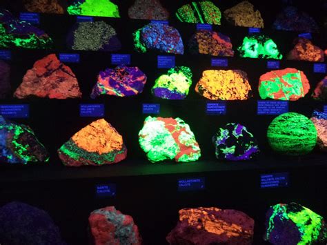 The Spectacular Science of the Great Lakes' Glowing Rocks - Atlas Obscura