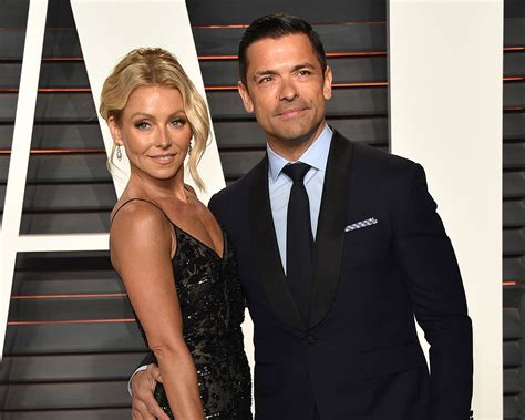 Kelly Ripa, Mark Consuelos Relive Their Vegas Wedding: Watch