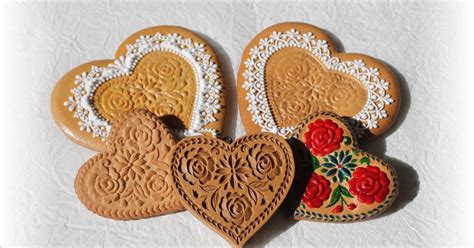 The Gingerbread Artist: Baking with cookie molds