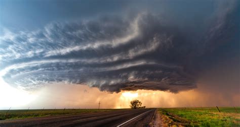 Scary Clouds That Look Like Tornadoes - Farmers' Almanac - Plan Your ...