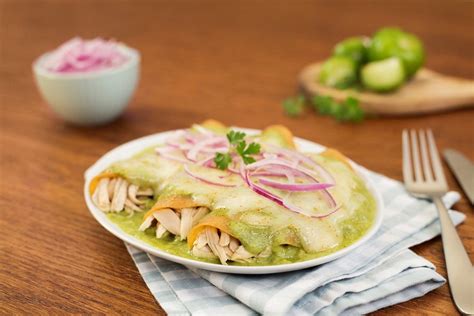 Descubrir 35+ imagen salsa para enchiladas suizas receta - Abzlocal.mx