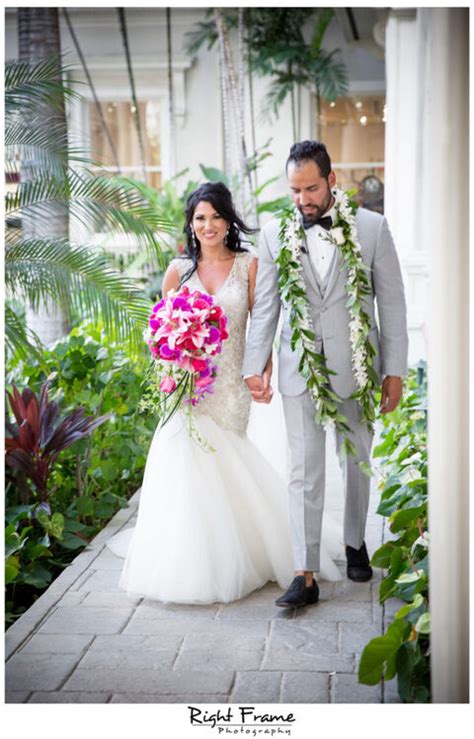 Beautiful Wedding at Moana Surfrider Hotel Waikiki | Right Frame ...