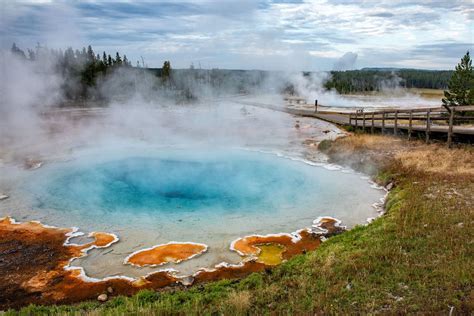 6 Best Geyser Basins in Yellowstone National Park | Earth Trekkers