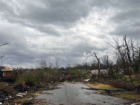 Severe weather leaves 6 dead as tornadoes tear across Tennessee