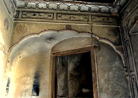 The crumbling glory of Sheikhupura Fort - Pakistan - DAWN.COM