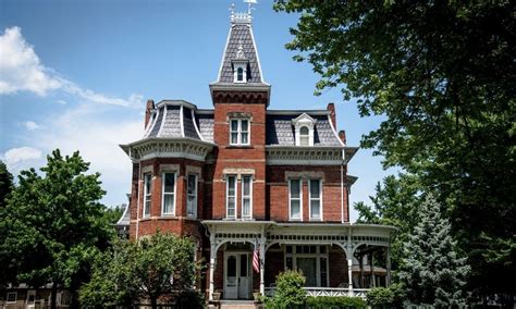 What Defines Victorian Architecture and Style? - Mr. Spindle, Inc.