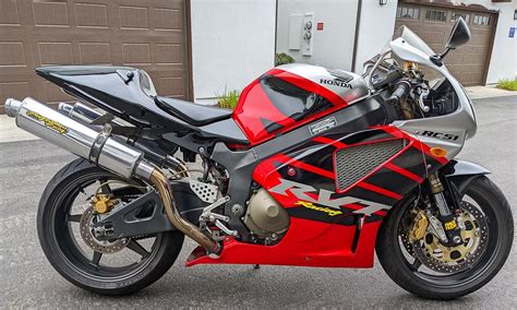 This Stunning 2002 Honda RC51 Offers to Put WSBK Technology at Your ...