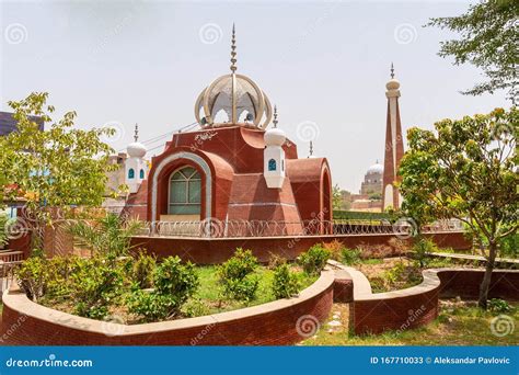 Multan Masjid Allah O Akbar Mosque 64 Editorial Stock Photo - Image of ...