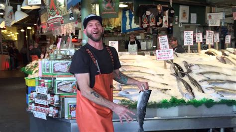 Pike Place Fish Market, Throwing Fish. Seattle Washington - YouTube