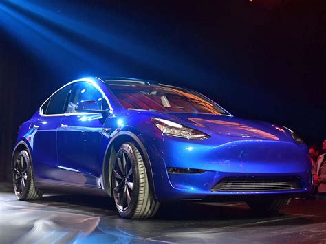 Elon Musk just unveiled Tesla's newest car, the Model Y SUV (TSLA ...