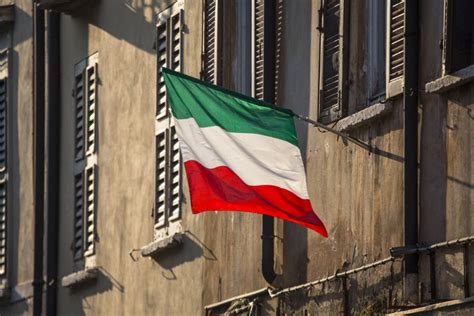 The history of the Italian national flag - Wanted in Rome