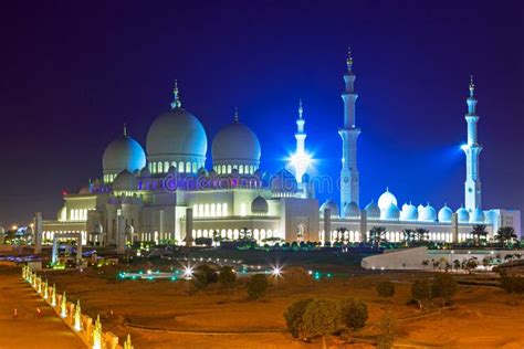 Grand Mosque In Abu Dhabi At Night Stock Photo - Image of arabic ...