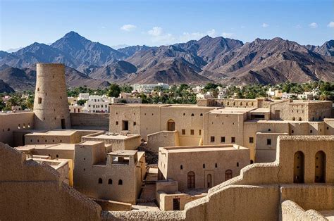 Exploring the Beauty and Elegance of Traditional Omani Architecture ...