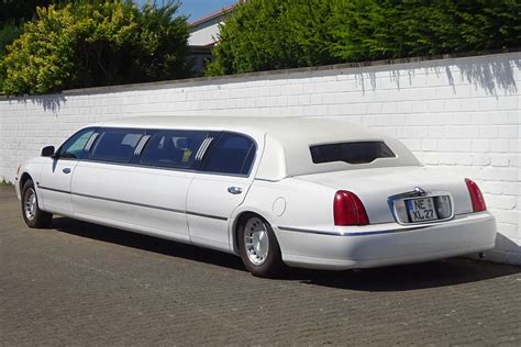 Lincoln Town Car Limousine | The Lincoln Town Car was built … | Flickr