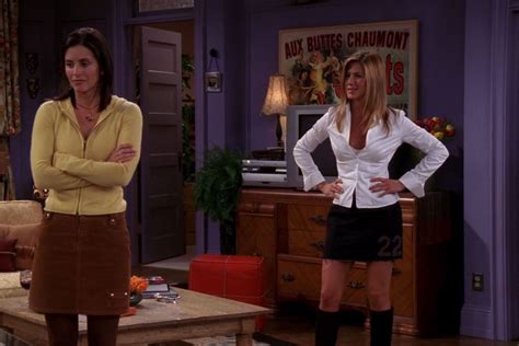 17 Rachel Green Outfits to Wear Today