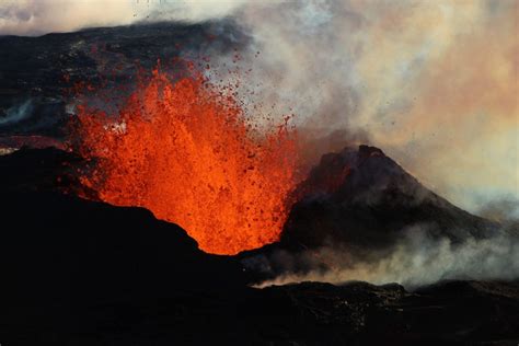 Volcano Watch: Mauna Loa Reawakens : Maui Now