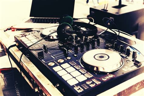 The 7 Best DJ Tables for Beginners and Pros (2024) - Musician Wave