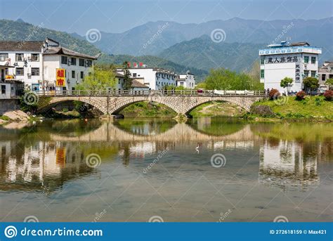 Classic Chinese Architecture of Bridge Crossing River at Hongcun ...