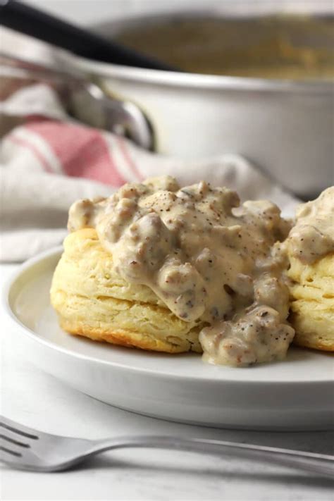 Southern Biscuits and Gravy - The Toasty Kitchen