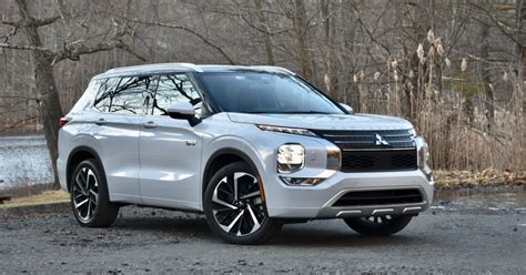 2023 Mitsubishi Outlander PHEV review: a bridge to EVs | Digital Trends