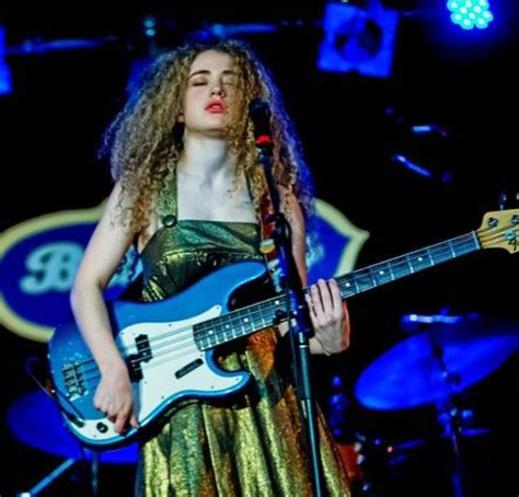 Tal Wilkenfeld in 2022 | Tal wilkenfeld, Guitar, Bass guitar