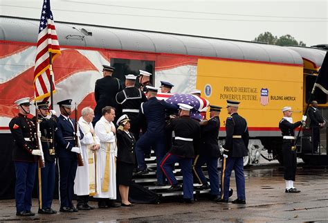 Pres. George HW Bush buried at presidential library in College Station ...